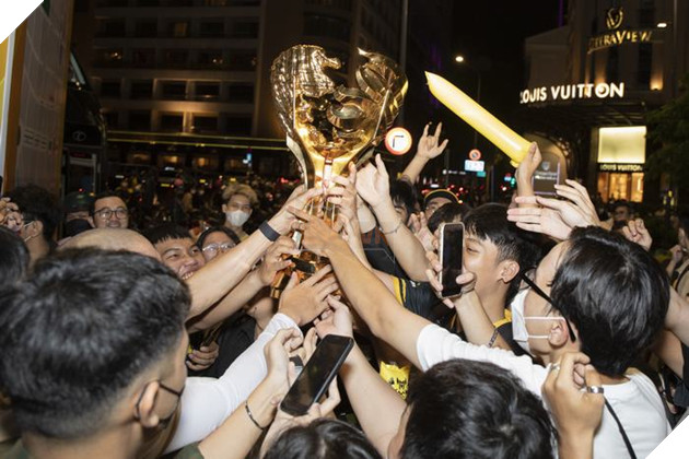 Màn diễu hành Hoành Tráng của Nhà Vô Địch VSC Hừng Đông 2023 2