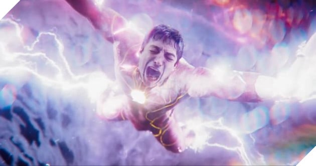 Supergirl, hai Flash và hai Batman bùng nổ trong trailer mới của The Flash tại CinemaCon 2023 11