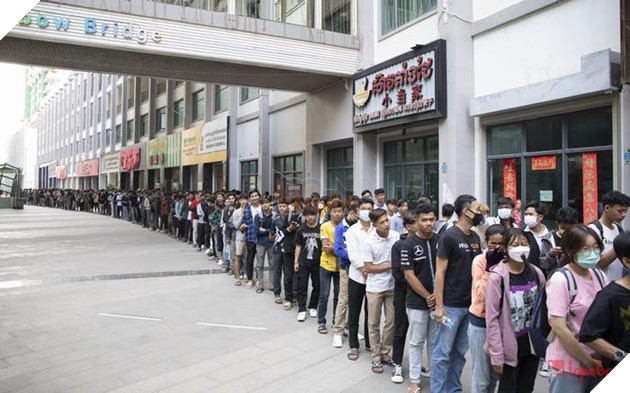 SEA Games 32: Hàng ngàn người hâm mộ Mobile Legends Bang Bang hội tụ để nhận vé miễn phí