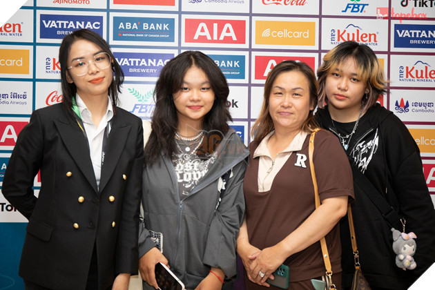 SEA Games 32: Phỏng vấn cô nàng MC tài năng Rozar Chour một mình cân 3 môn Esports 2