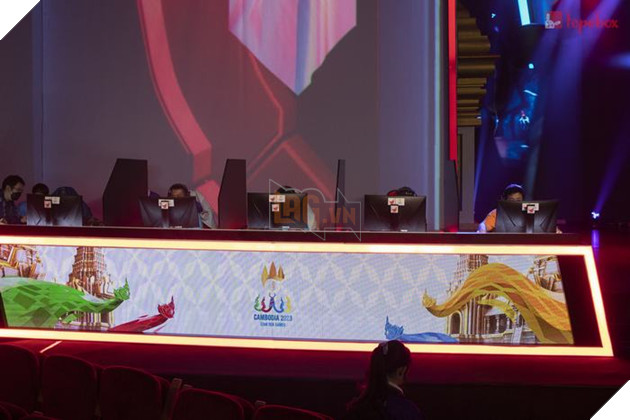 SEA Games 32: Toàn cảnh ngày thi đấu khai mạc với AK2 và Liên Minh Tốc Chiến 5