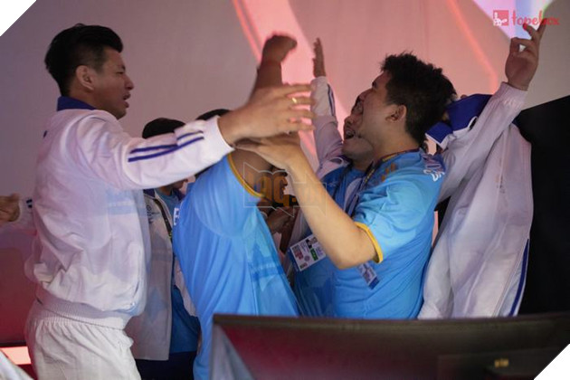 SEA Games 32: Toàn cảnh ngày thi đấu khai mạc với AK2 và Liên Minh Tốc Chiến 23