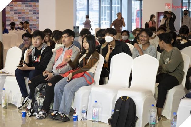 SEA Games 32: Toàn cảnh ngày thi đấu khai mạc với AK2 và Liên Minh Tốc Chiến 14