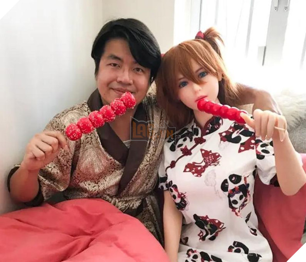 người đàn ông cưới búp bê asuka evangelion