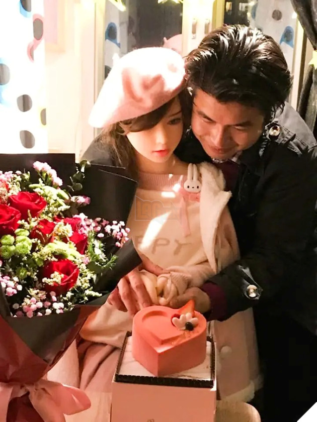 người đàn ông cưới búp bê asuka evangelion