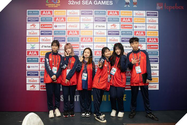 SEA Games 32: Loạt ảnh đầy cảm xúc của Mobile Legends: Bang Bang nữ, PUBG Mobile mở màn 17