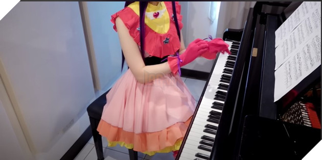 Pan Piano gây sốc khi cosplay thành Ai Hoshino, thay quần áo ngay trên video của mình