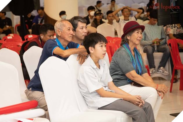 SEA Games 32: Sức hút của thể thao điện tử lan tỏa đến các cổ động viên lớn tuổi 3