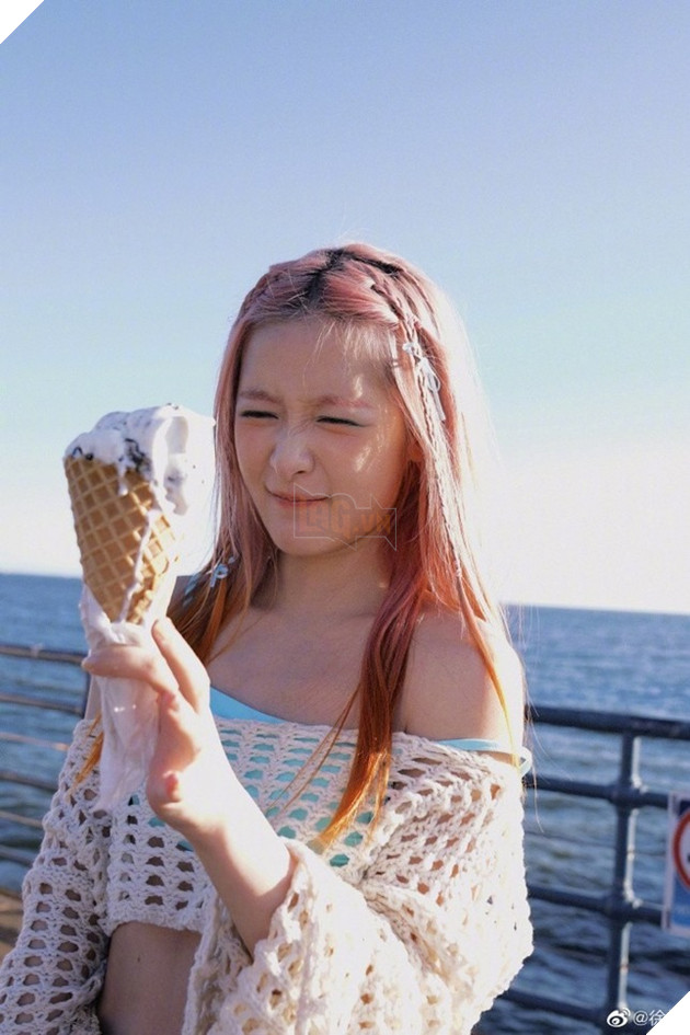  Con gái nuôi của Châu Tinh Trì đăng ảnh bikini gợi cảm gây tranh cãi mãnh liệt