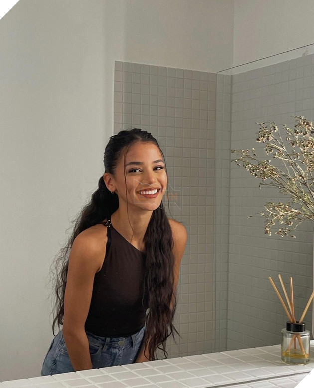 Chân dung nữ diễn viên bị hụt vai Nàng Tiên Cá đang khiến cư dân mạng chao đảo vì quá xinh