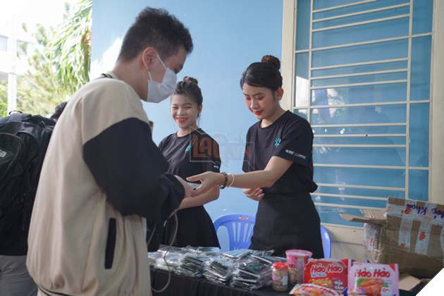 VALORANT: Hàng nghìn người đến theo dõi Playoffs VCT Challengers Vietnam Split 2 4