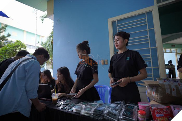 VALORANT: Hàng nghìn người đến theo dõi Playoffs VCT Challengers Vietnam Split 2 5