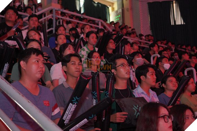 VALORANT: Hàng nghìn người đến theo dõi Playoffs VCT Challengers Vietnam Split 2 28