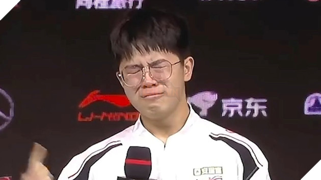 LMHT: Tuyển thủ LPL bật khóc vì đã lâu rồi mới thắng được một trận