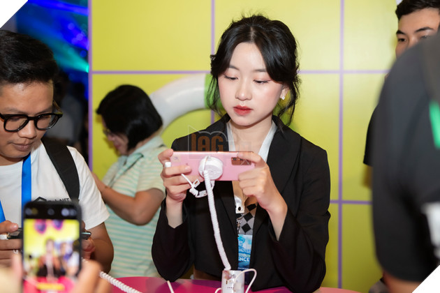 Hàng chục game thủ trải nghiệm game độc quyền trên thế giới với hot streamer MisThy  4