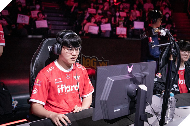 LMHT: Màn cân 2 của Gumayusi khiến cộng đồng réo tên Riot Games vì sức mạnh của Aphelios