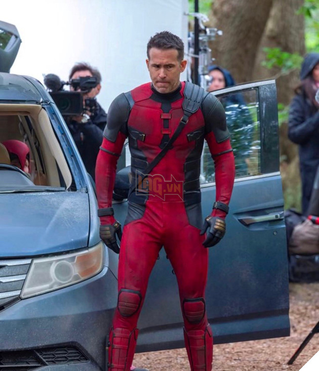 Deadpool 3: Ảnh phim trường hé lộ trang phục mới của Ryan Reynolds 2