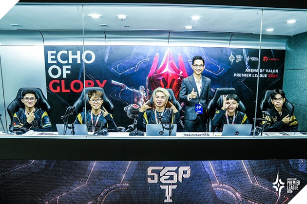 A group of people standing in front of a signDescription automatically generated