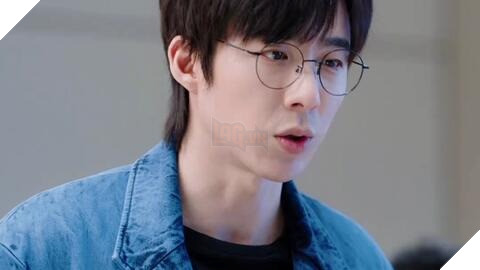 Nữ chính U50 vẫn cố đóng vai ngôn tình bên trai trẻ khiến người xem hoang mang cực độ