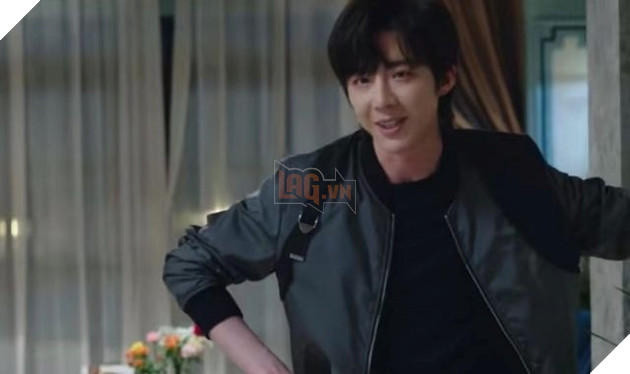 Nữ chính U50 vẫn cố đóng vai ngôn tình bên trai trẻ khiến người xem hoang mang cực độ