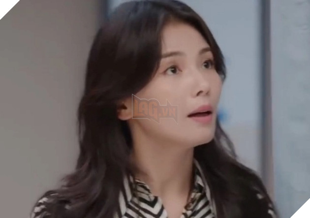 Nữ chính U50 vẫn cố đóng vai ngôn tình bên trai trẻ khiến người xem hoang mang cực độ