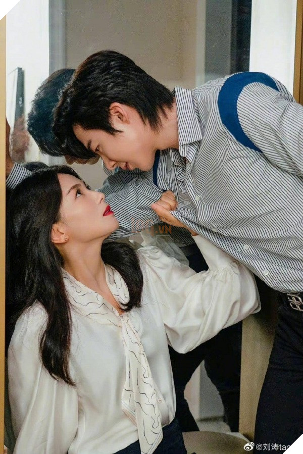 Nữ chính U50 vẫn cố đóng vai ngôn tình bên trai trẻ khiến người xem hoang mang cực độ