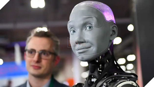 Cuộc họp đầu tiên có sự tham gia giữa con người và robot AI
