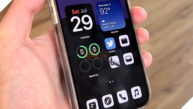 iPhone vẫn cài đặt Twitter "logo cũ" đang được rao bán với giá 25.000 USD