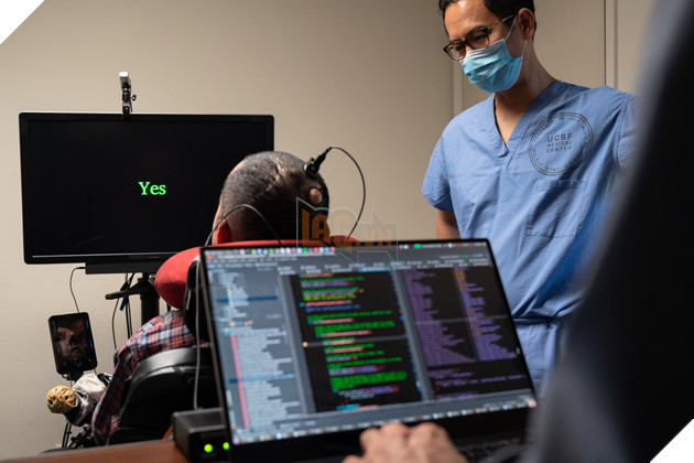 Cấy chip AI vào não giúp người liệt lấy lại được cảm giác và cử động trở lại