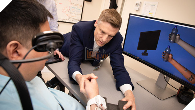 Cấy chip AI vào não giúp người liệt lấy lại được cảm giác và cử động trở lại