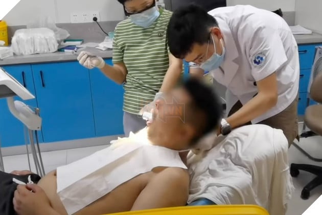 Người đàn ông kẹt bóng đèn trong miệng vì thực hiện thử thách ngớ ngẩn trên mạng