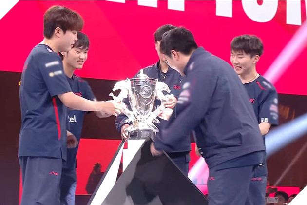 LMHT: JDG đang tiến rất gần đến danh hiệu chừng đội tuyển nào đạt được trong lịch sử