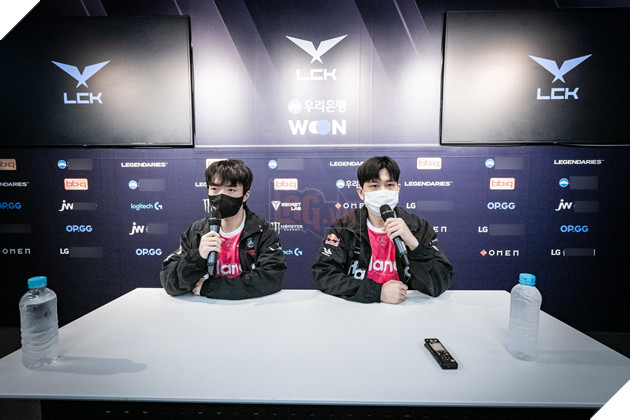 LMHT: HLV Tom cho biết sự xuất hiện của Poby khiến cho các thành viên T1 chịu áp lực lớn