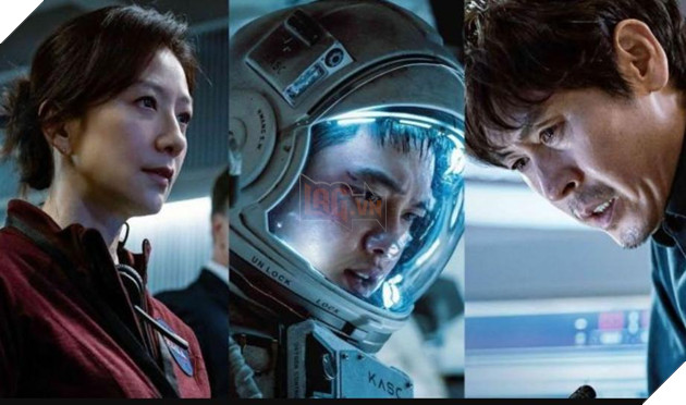 review phim the moon