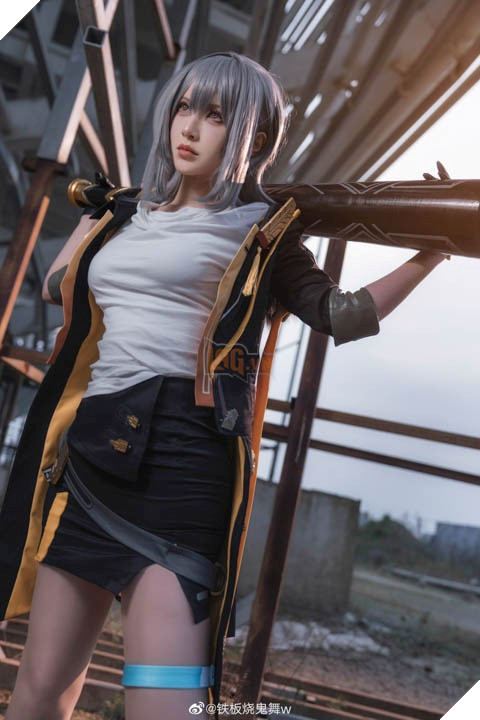 Honkai Star Rail: Chiêm ngưỡng bộ cosplay Nhà Khai Phá đẹp và gợi cảm không thua gì bản gốc 9