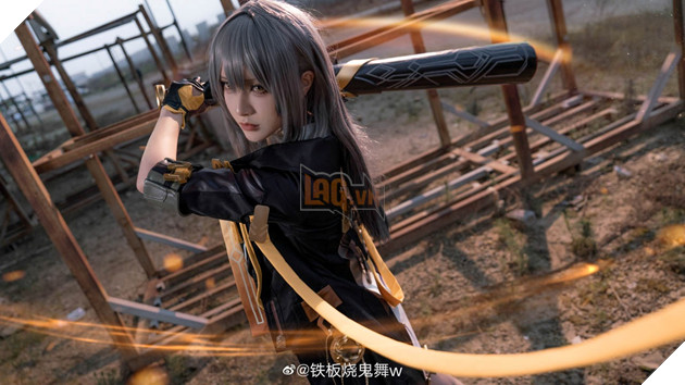 Honkai Star Rail: Chiêm ngưỡng bộ cosplay Nhà Khai Phá đẹp và gợi cảm không thua gì bản gốc 11