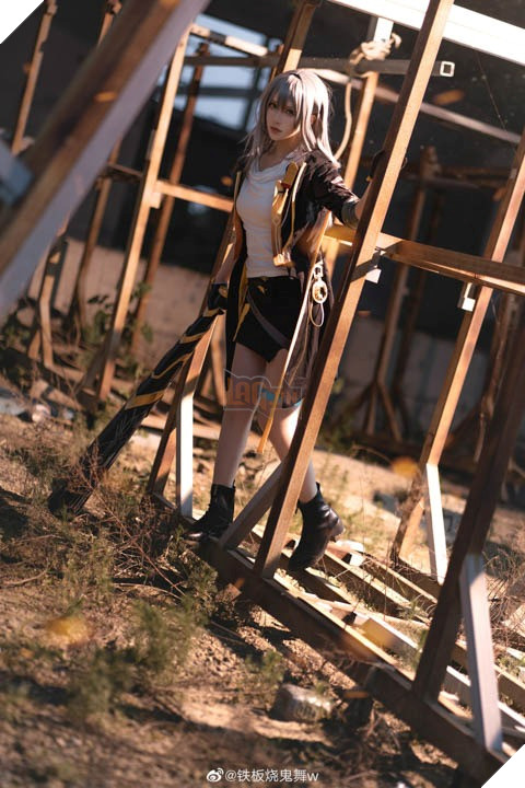 Honkai Star Rail: Chiêm ngưỡng bộ cosplay Nhà Khai Phá đẹp và gợi cảm không thua gì bản gốc 2