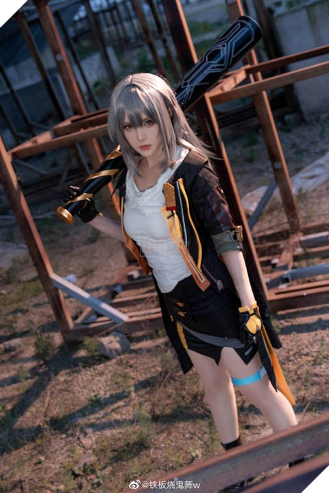 Honkai Star Rail: Chiêm ngưỡng bộ cosplay Nhà Khai Phá đẹp và gợi cảm không thua gì bản gốc 5
