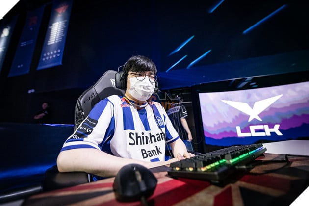 LMHT: Riot Games bất ngờ đăng bài tìm người sánh ngang với Faker về độ vĩ đại