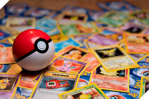 Thu thập thẻ bài Pokemon theo cách không giống ai, nam cảnh sát đối diện án tù