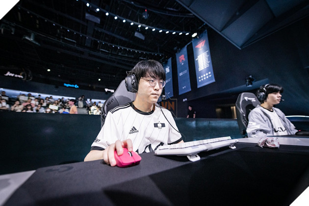 LMHT: ShowMaker được cho là học hỏi VCS với lối chơi LeBlanc độc lạ