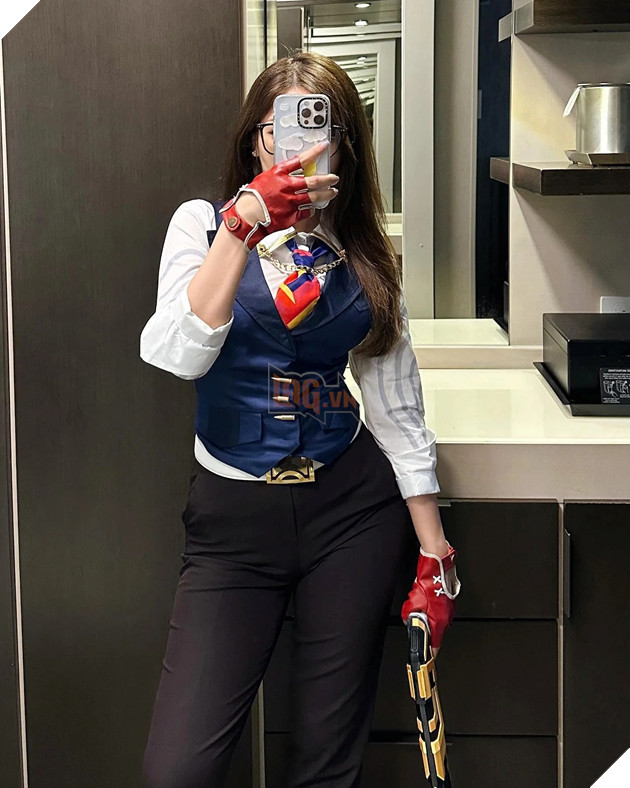 Nữ streamer thay đổi hình tượng sang kín cổng cao tường nhưng game thủ vẫn hết mực mê mẩn