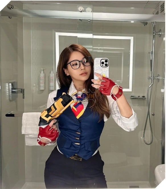 Nữ streamer thay đổi hình tượng sang kín cổng cao tường nhưng game thủ vẫn hết mực mê mẩn