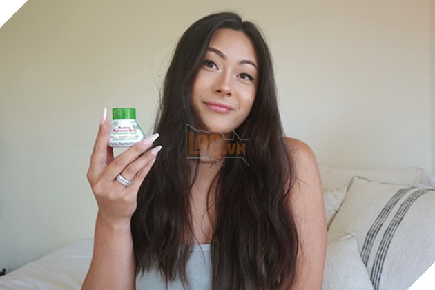 Nữ streamer livestream ngoài trời và bắt trọn hình ảnh kẻ lạ mặt bám đuôi cô