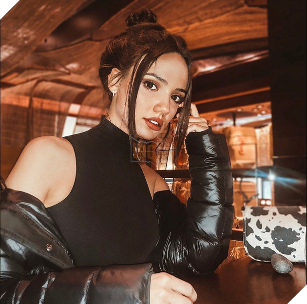 Nữ Youtuber gây tranh cãi khi yêu cầu bạn trai tương lai phải đưa thông tin thẻ ngân hàng cho cô