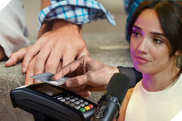 Nữ Youtuber gây tranh cãi khi yêu cầu bạn trai tương lai phải đưa thông tin thẻ ngân hàng cho cô