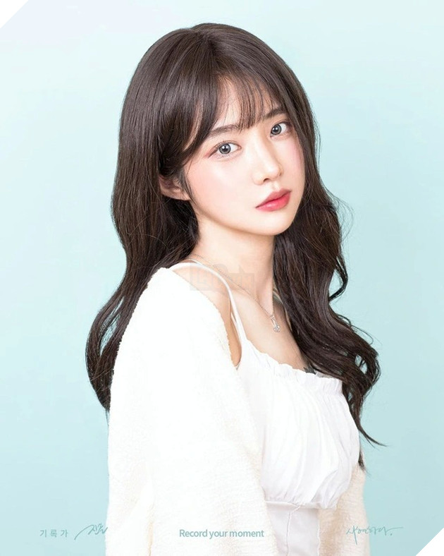 LMHT: Cô nàng tố cáo Mystic lài ai? Một gương mặt quen thuộc với phong cách cực gợi cảm