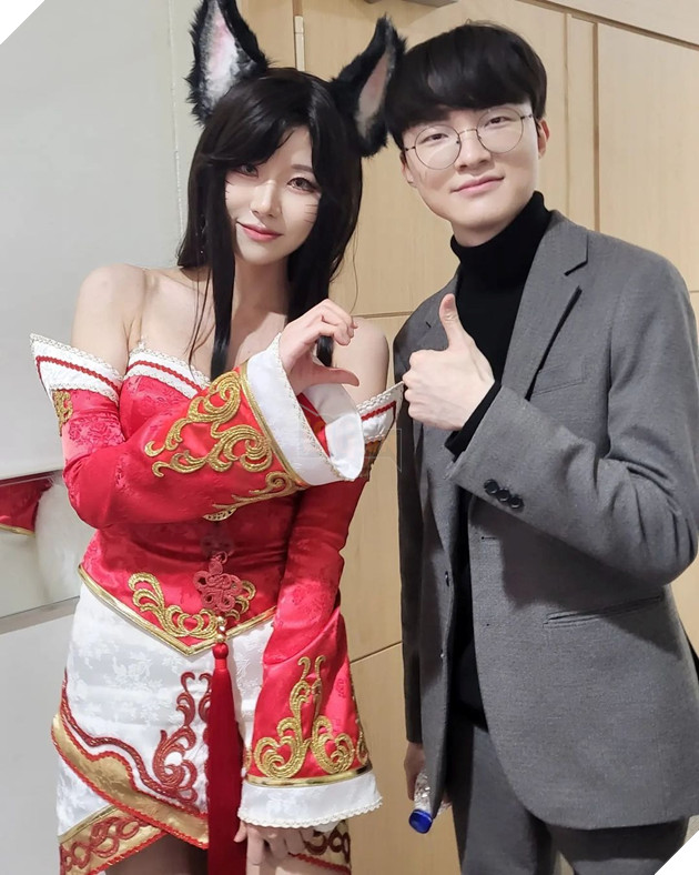 LMHT: BeryL chụp ảnh cùng nữ cosplayer xinh đẹp