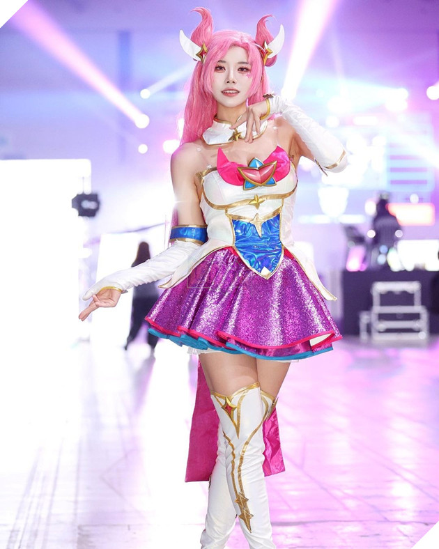 LMHT: BeryL chụp ảnh cùng nữ cosplayer xinh đẹp