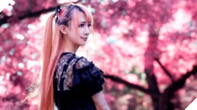 "Trai thẳng" đã có gia đình có sở thích trang điểm, mặc váy công chúa đi làm hàng ngày